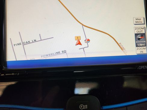 Used 2015 Nissan Leaf SV image 8