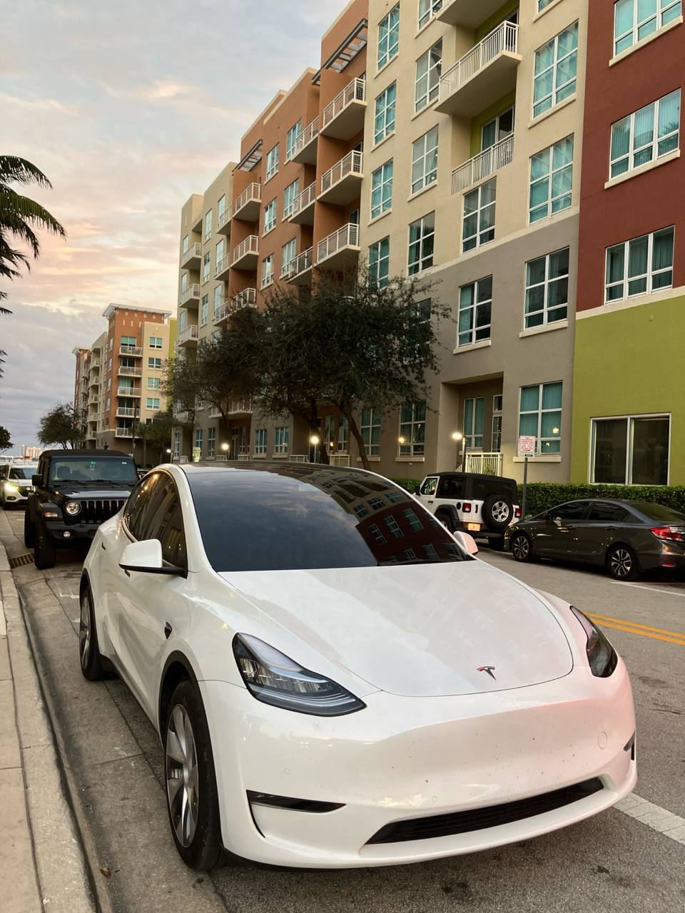 Used 2022 Tesla Model Y Long Range AWD/4WD image 2