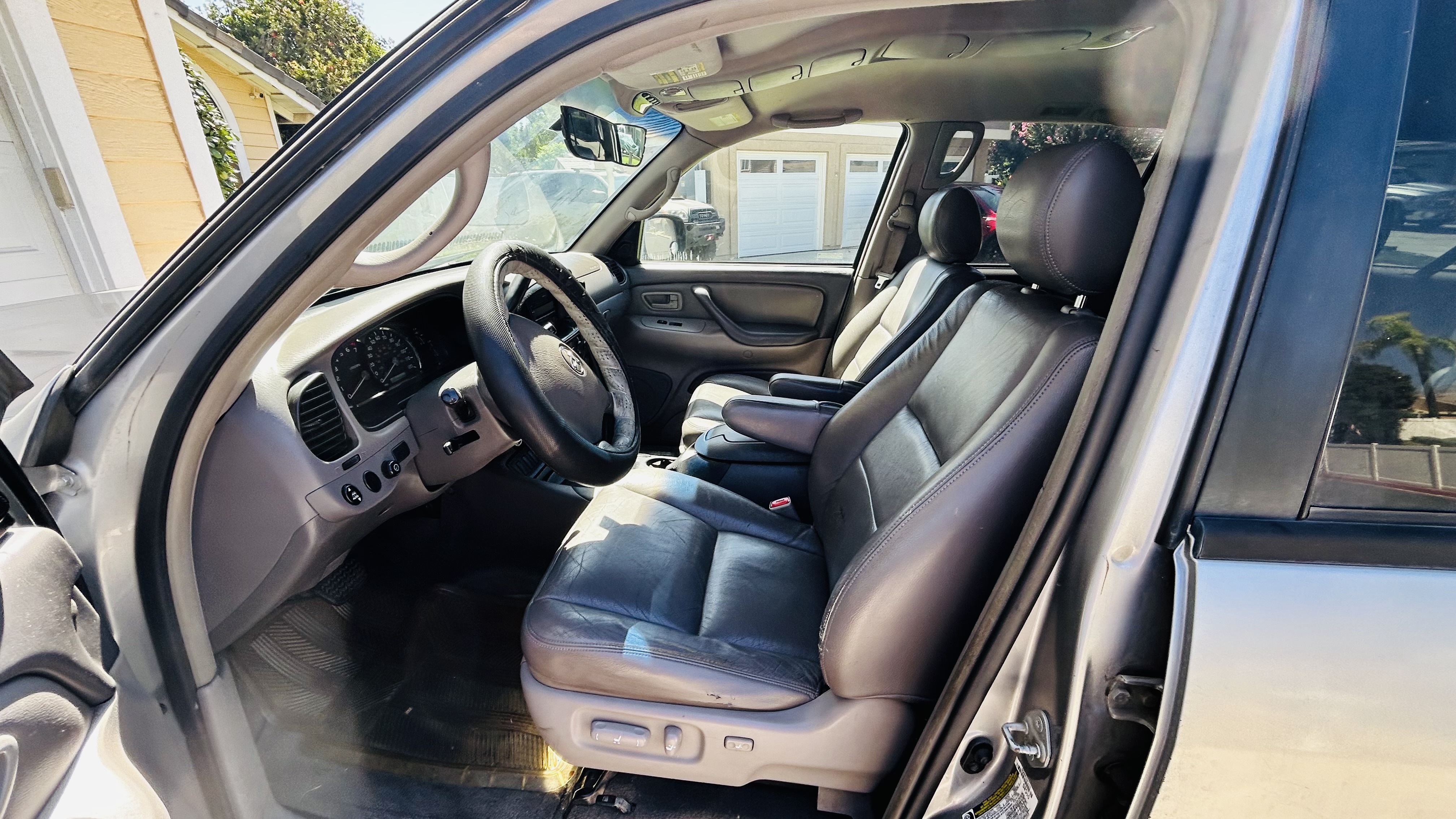 Used 2006 Toyota Sequoia SR5 w/ Towing Pkg RWD image 4
