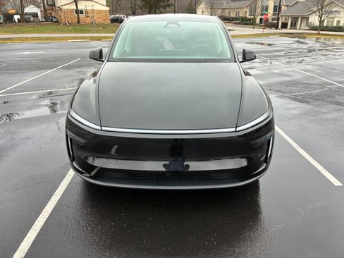 Used 2026 Tesla Model Y Long Range image 2