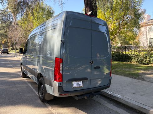 Used 2025 Mercedes-Benz Sprinter 2500 image 5
