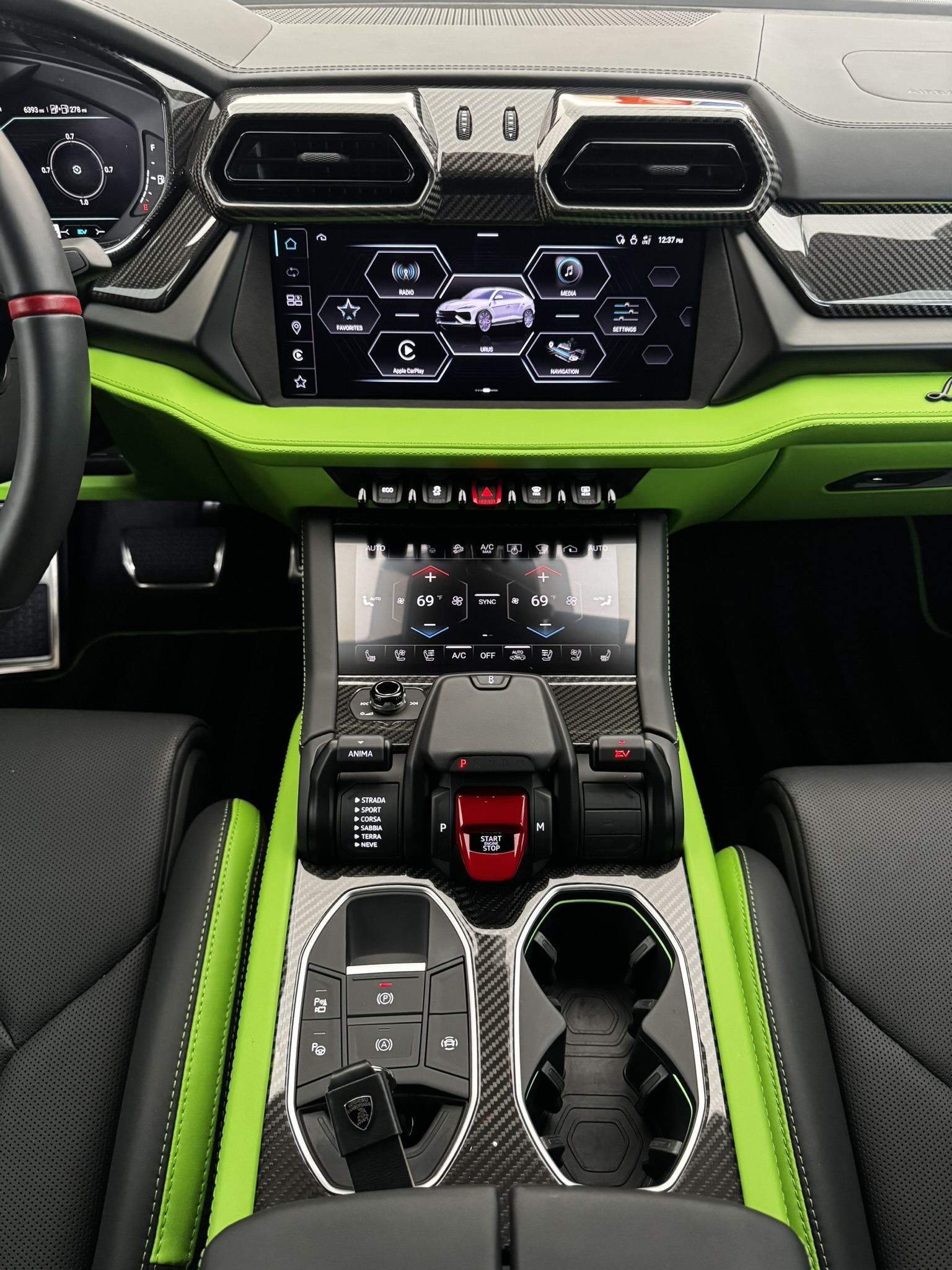 Used 2025 Lamborghini Urus SE AWD/4WD image 25