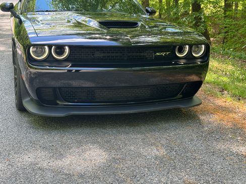 Used 2016 Dodge Challenger SRT Hellcat image 2