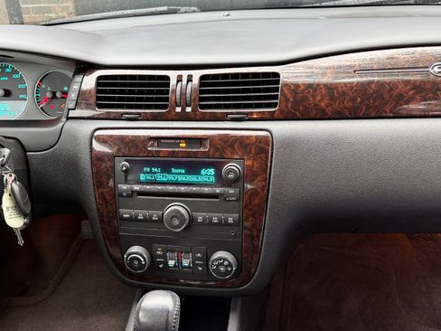Used 2014 Chevrolet Impala LTZ FWD image 16