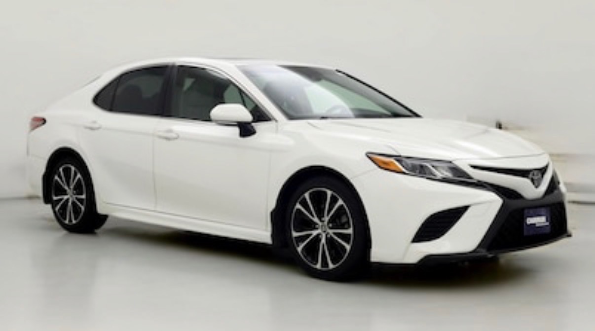 Used 2018 Toyota Camry SE w/ Moonroof Package FWD image 1