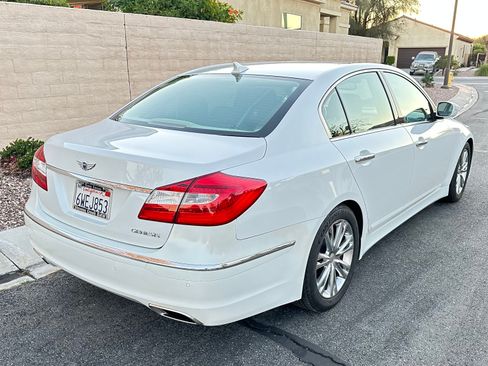 Used 2012 Hyundai Genesis 3.8 w/ Premium Pkg image 5
