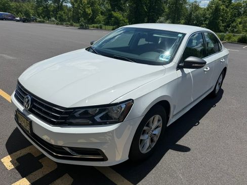 Used 2016 Volkswagen Passat 1.8T S FWD image 1