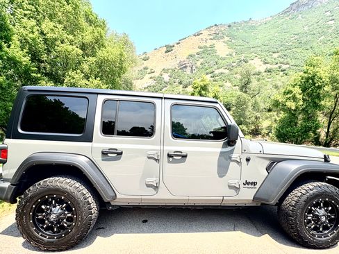 Used 2022 Jeep Wrangler Unlimited Sport AWD/4WD image 9