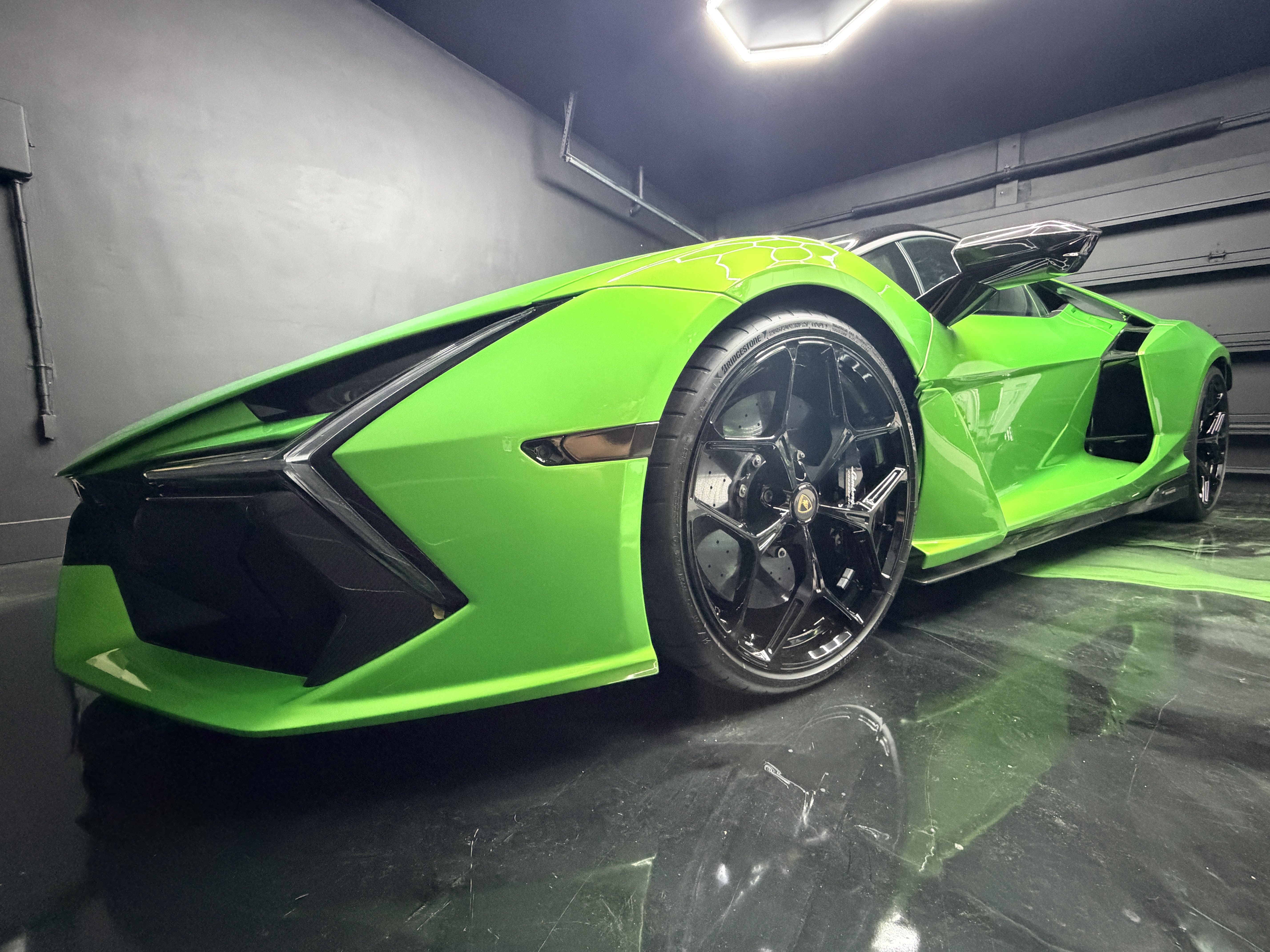 Used 2025 Lamborghini Revuelto AWD/4WD image 5