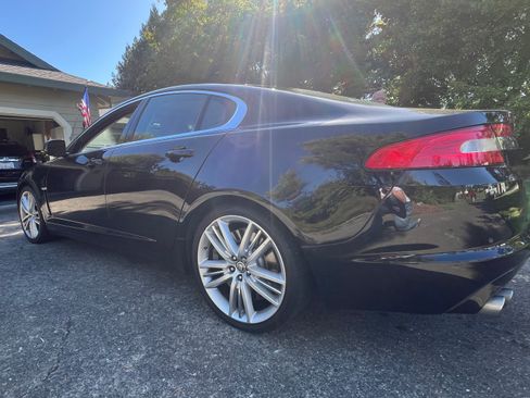 Used 2011 Jaguar XF Supercharged RWD image 4