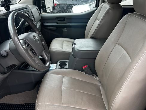 Used 2016 Nissan NV 3500 SL image 11
