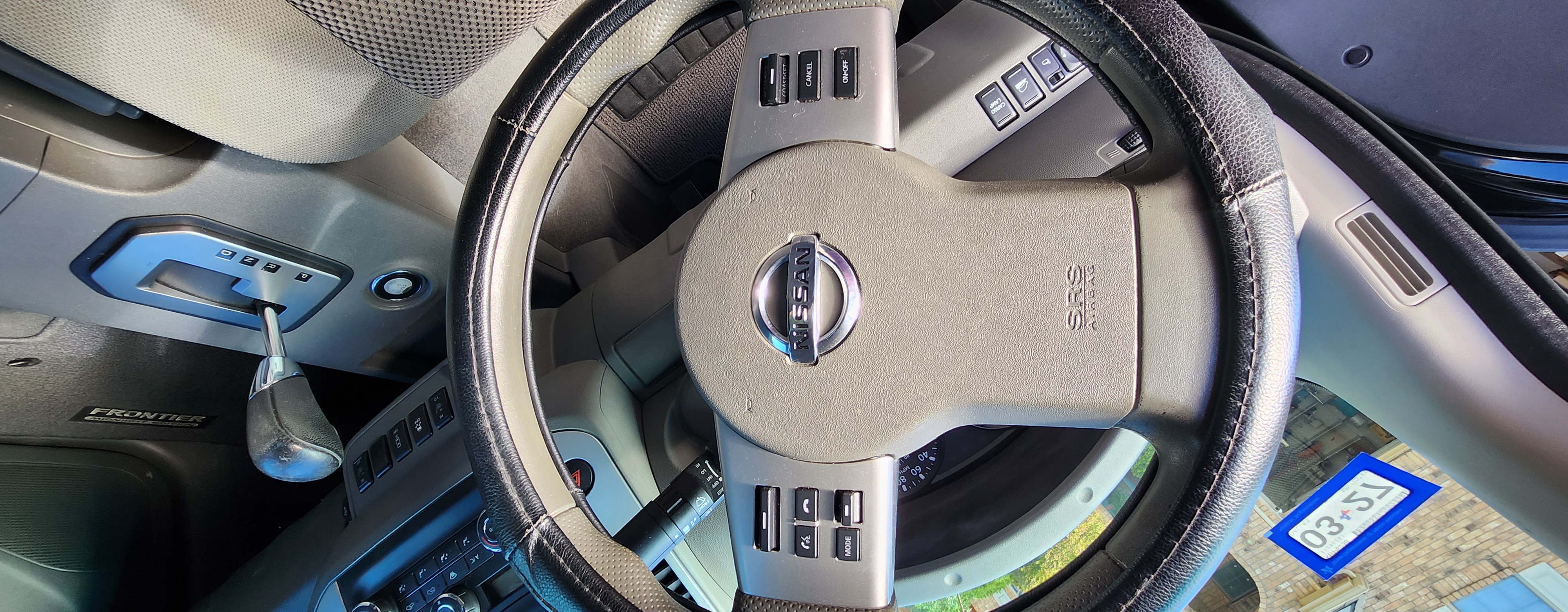 Used 2021 Nissan Frontier SV w/ Midnight Edition Floor Mats AWD/4WD image 12