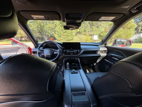Used 2025 Toyota Grand Highlander AWD Hybrid image 26