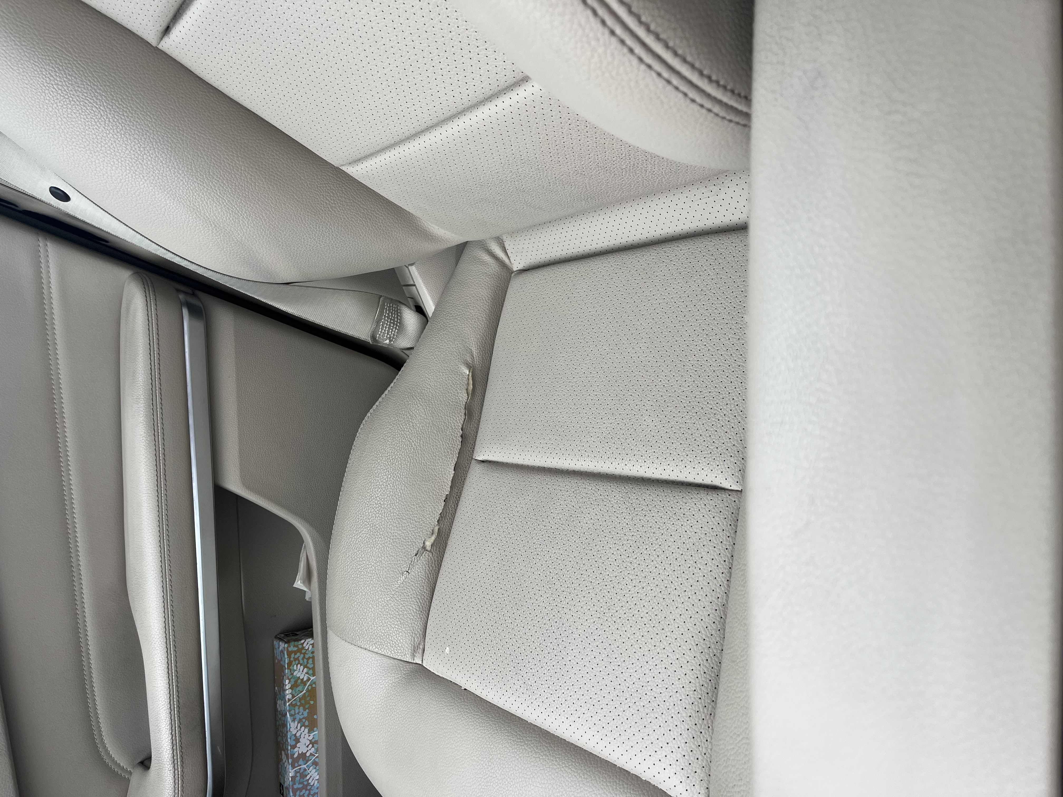 Used 2014 Mercedes-Benz E 350 4MATIC Wagon image 16