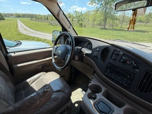 Used 2003 Ford E-150 and Econoline 150 RWD image 8