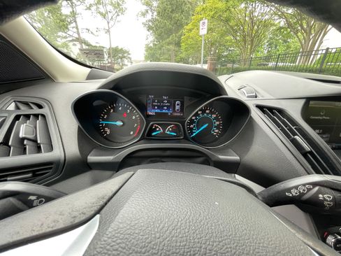 Used 2015 Ford Escape SE w/ Equipment Group 201A FWD image 13
