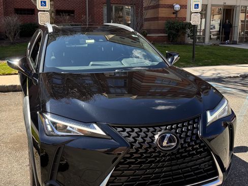 Used 2020 Lexus UX 250h w/ Premium Package image 2