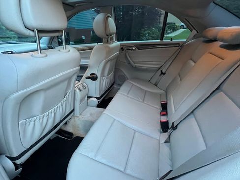 Used 2007 Mercedes-Benz C 230 Sedan image 14