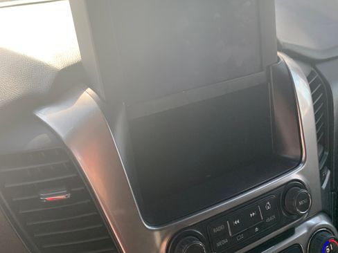 Used 2015 Chevrolet Suburban LT RWD image 14