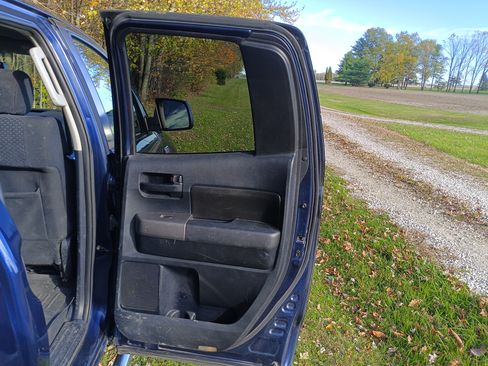 Used 2010 Toyota Tundra 4x4 Double Cab w/ SR5 Pkg image 30