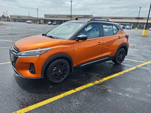 Used 2021 Nissan Kicks SR w/ SR Premium Package FWD image 1