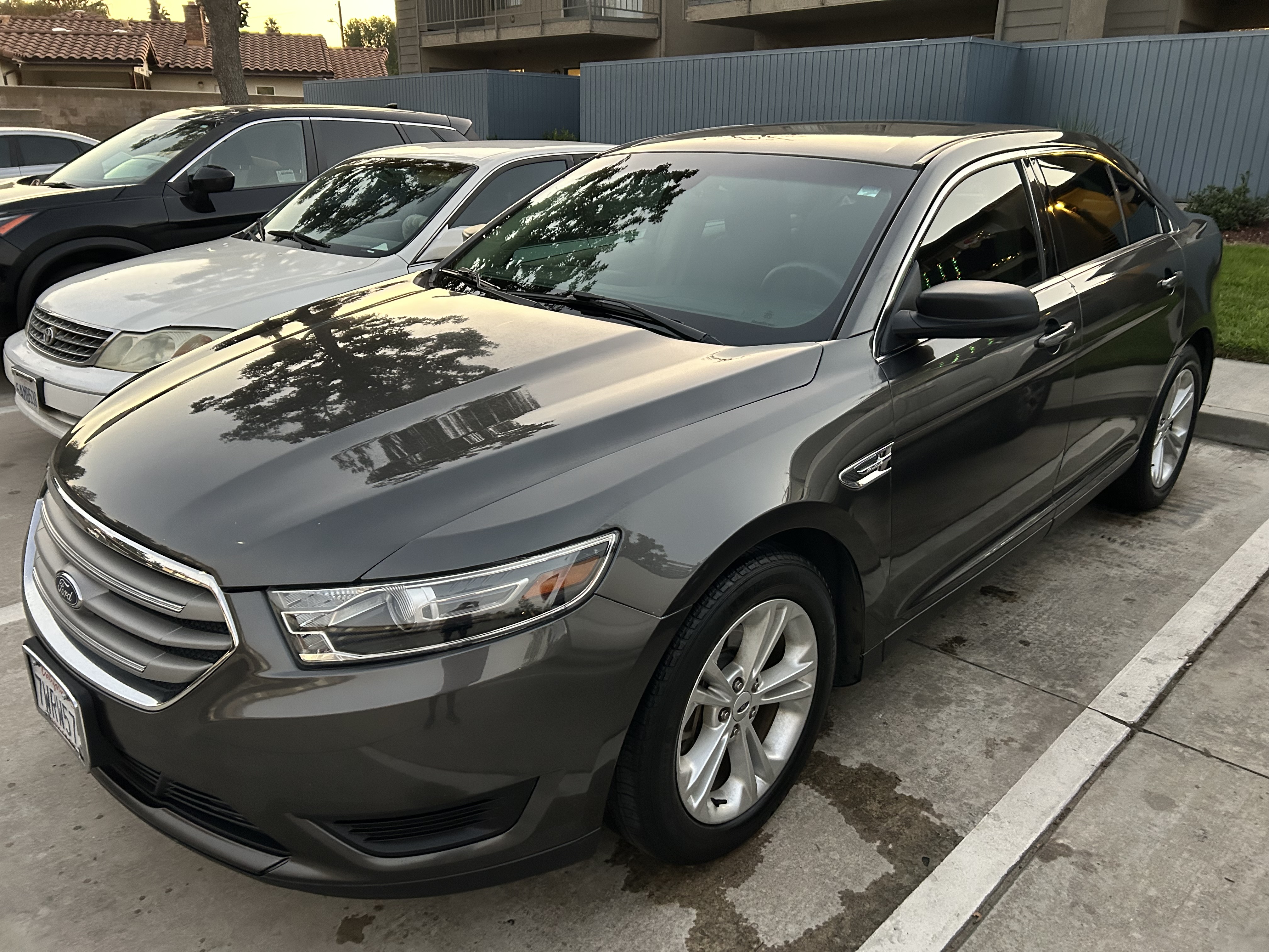 Used 2017 Ford Taurus SE FWD image 9