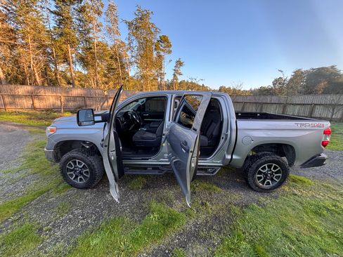 Used 2017 Toyota Tundra SR5 w/ TRD Off Road Package image 5