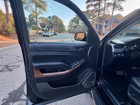 Used 2016 Chevrolet Suburban LTZ image 21