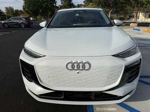 Used 2025 Audi Q6 e-tron Premium Plus w/ Premium Plus RWD image 8
