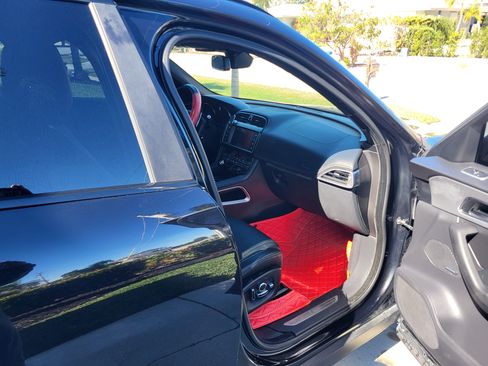 Used 2018 Jaguar F-PACE S image 5