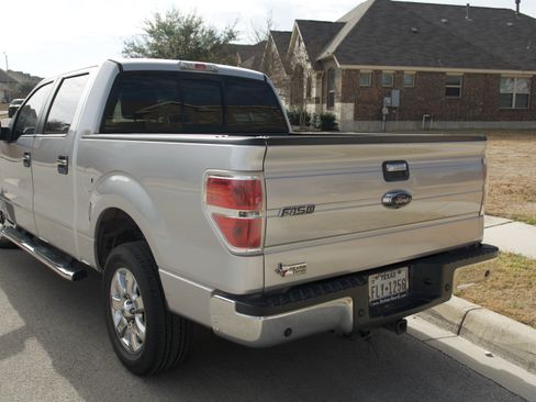 Used 2014 Ford F150 XLT w/ Equipment Group 302A Luxury image 4