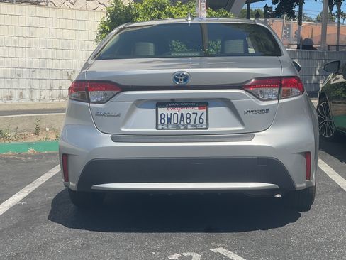 Used 2021 Toyota Corolla LE image 4