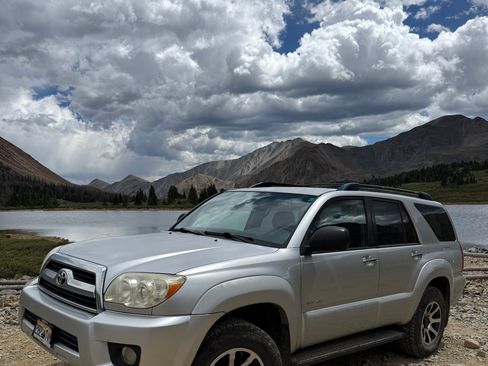 Used 2006 Toyota 4Runner SR5 AWD/4WD image 1