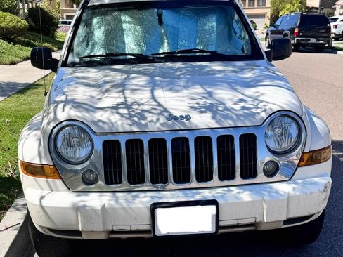 Used 2005 Jeep Liberty Limited RWD image 1