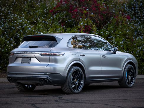 Used 2022 Porsche Cayenne Platinum Edition image 21