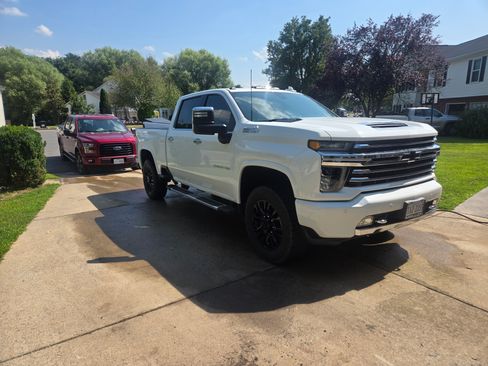 Used 2020 Chevrolet Silverado 2500 High Country w/ Z71 Off-Road Package image 2