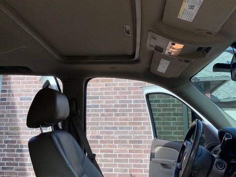 Used 2011 Chevrolet Avalanche LTZ image 12