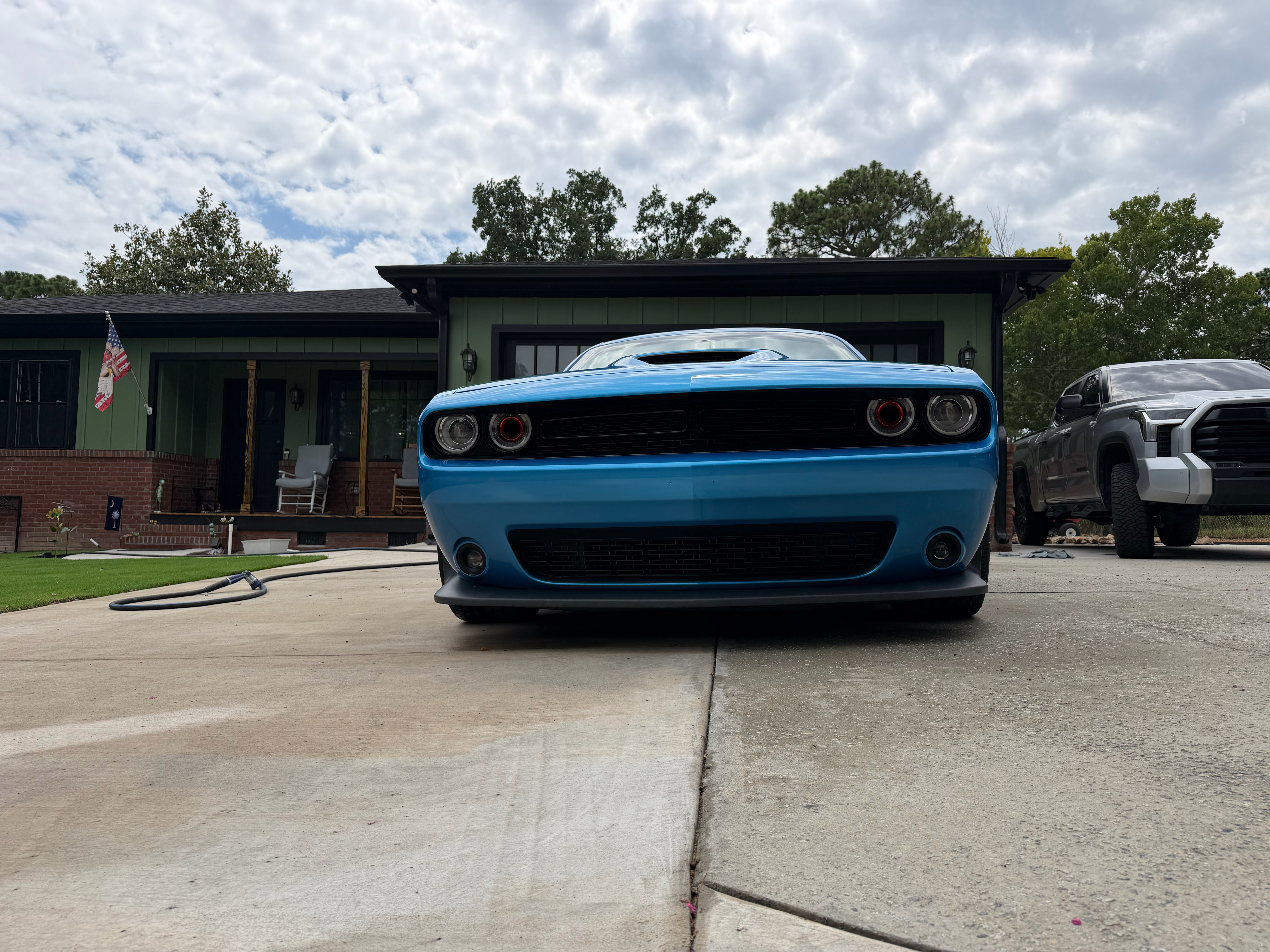 Used 2015 Dodge Challenger SRT RWD image 2