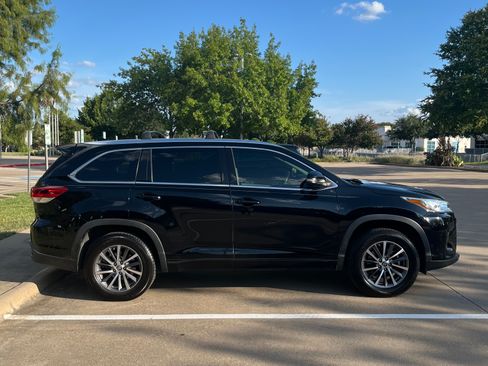 Used 2018 Toyota Highlander XLE FWD image 6