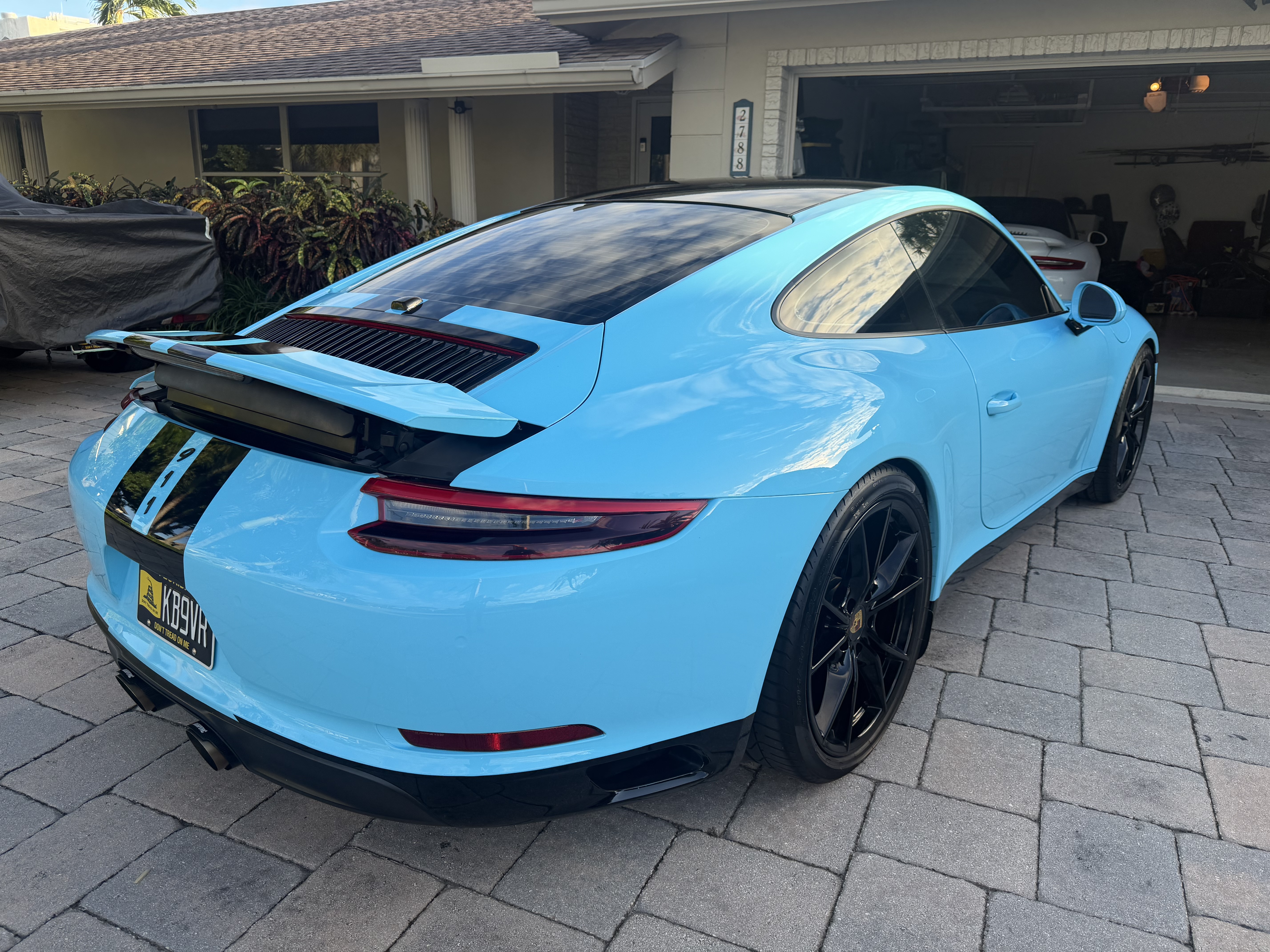 Used 2017 Porsche 911 Carrera RWD image 4