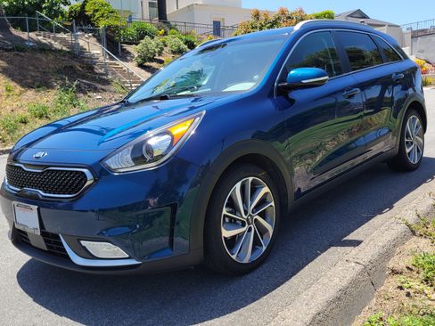 Used 2017 Kia Niro Touring w/ Advanced Technology Package image 5