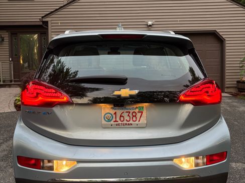 Used 2017 Chevrolet Bolt Premier FWD image 2