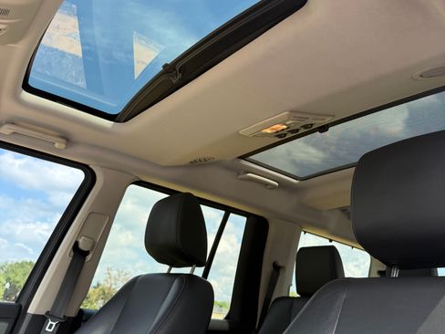 Used 2015 Land Rover LR4 HSE image 12