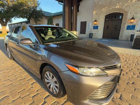 Used 2018 Toyota Camry LE w/ Audio Package FWD image 19