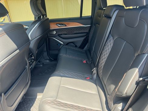 Used 2023 Jeep Grand Cherokee Summit image 12