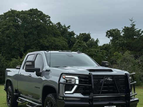 Used 2025 Chevrolet Silverado 2500 LT w/ Trail Boss Package AWD/4WD image 1