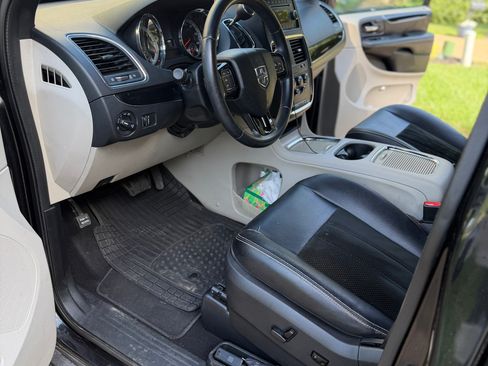 Used 2017 Dodge Grand Caravan SXT FWD image 21