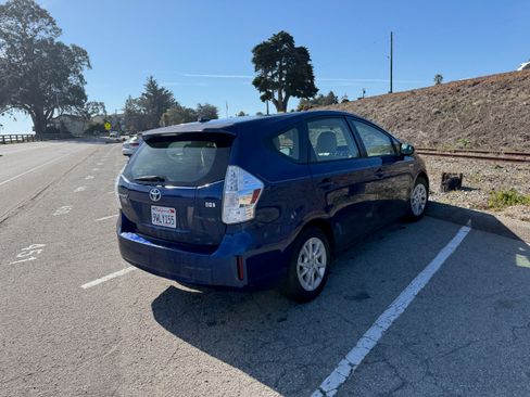 Used 2013 Toyota Prius V Five image 8