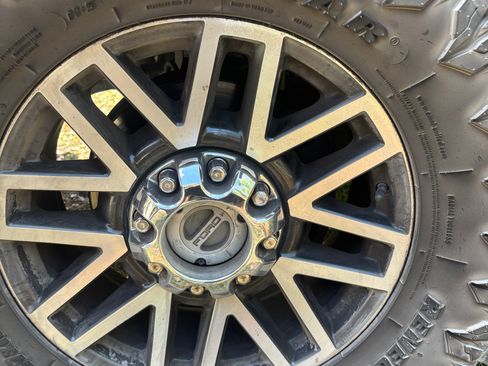 Used 2017 Ford F250 Lariat w/ Lariat Value Package image 9