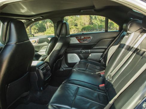 Used 2017 Lincoln Continental Reserve w/ Luxury Package image 5